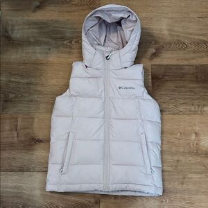 Kids Columbia vest with removable hood. Size small